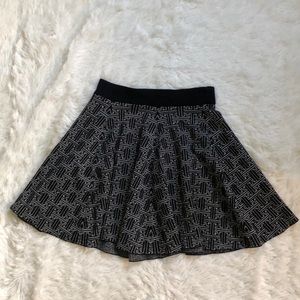 Torn by Ronny Kobo metallic silver & black knit Flowy skirt 🔥